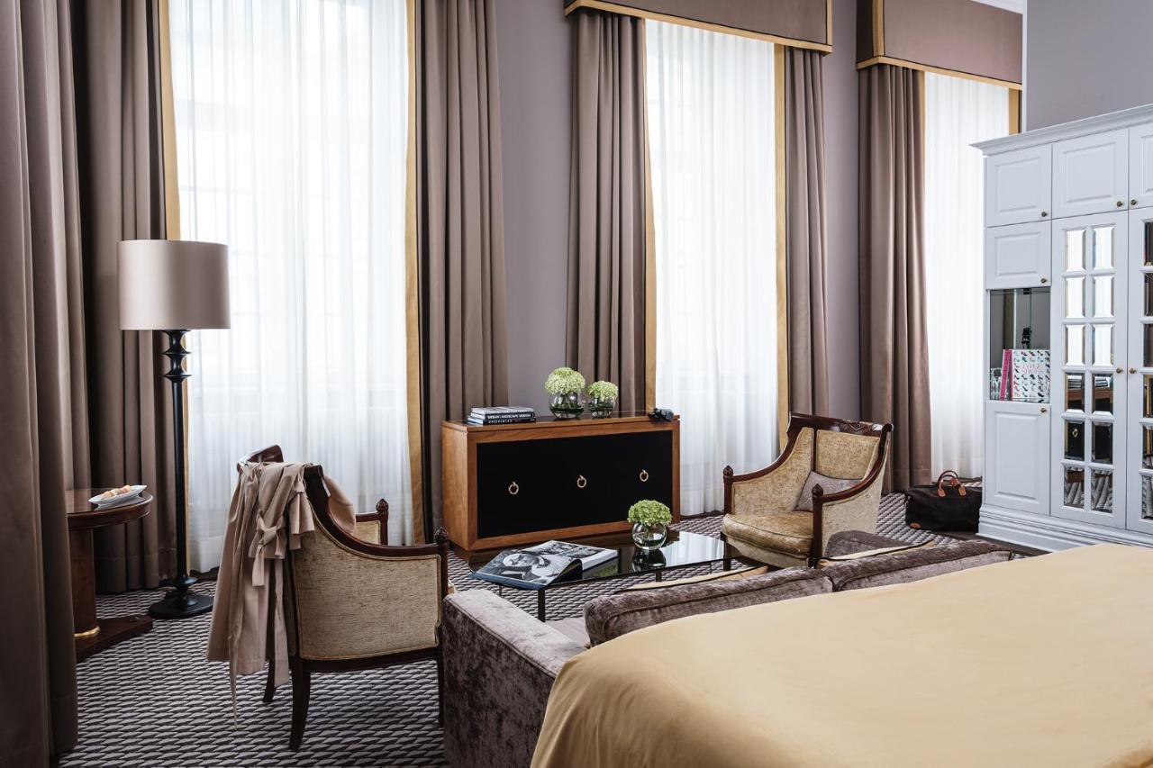 Althoff Grandhotel Schloss Bensberg แบร์กิชกลัดบัค ภายนอก รูปภาพ A suite at the Mandarin Oriental, Munich
