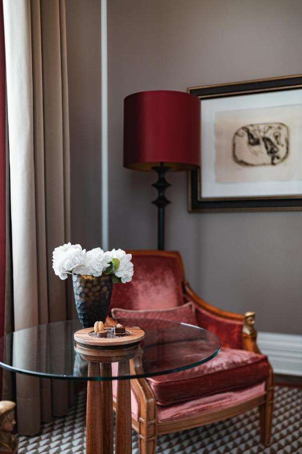 Althoff Grandhotel Schloss Bensberg แบร์กิชกลัดบัค ภายนอก รูปภาพ A room at the hotel