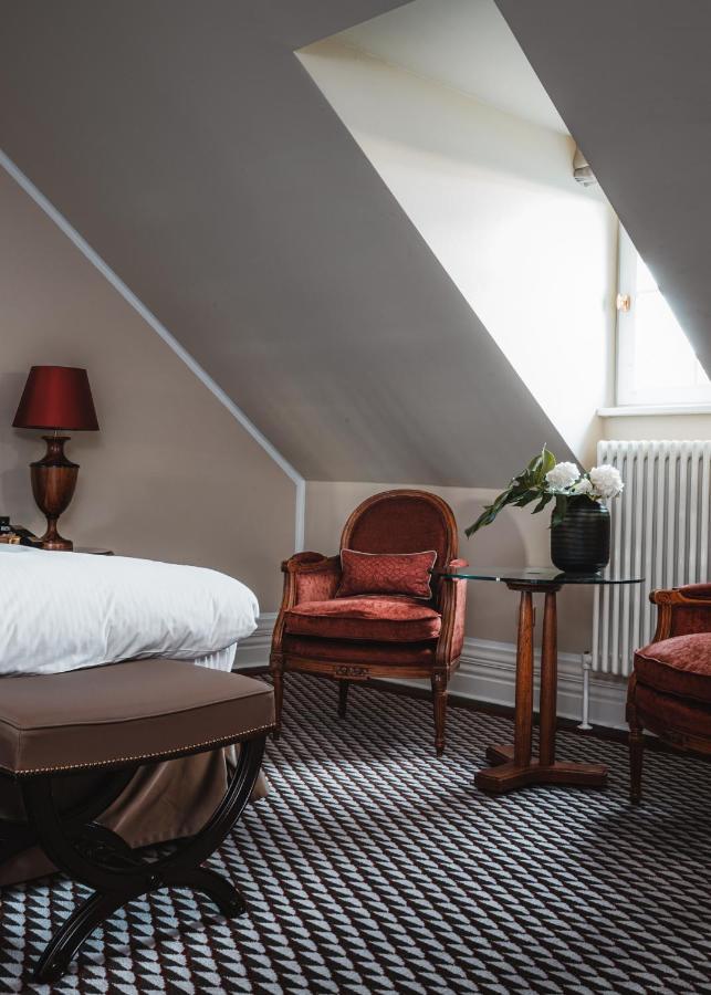 Althoff Grandhotel Schloss Bensberg แบร์กิชกลัดบัค ภายนอก รูปภาพ A room at the hotel