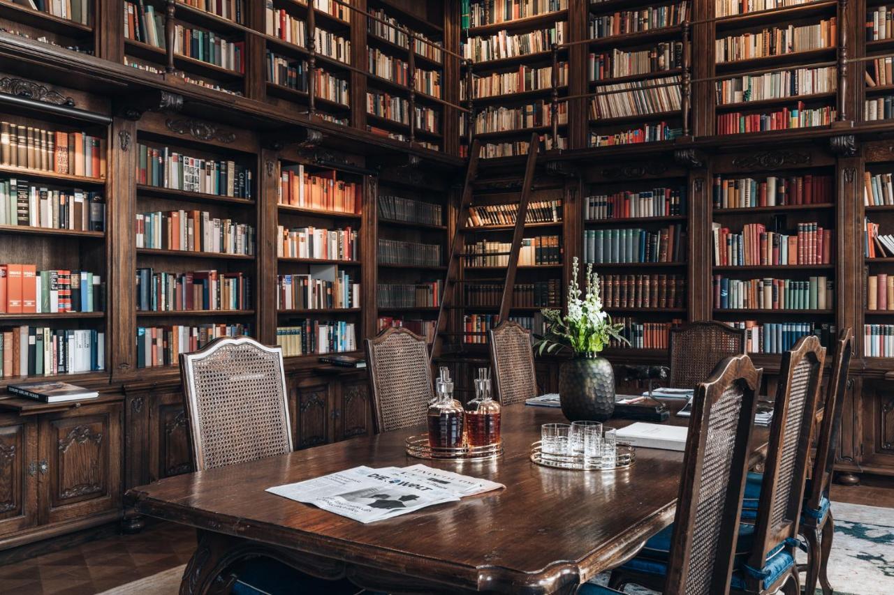 Althoff Grandhotel Schloss Bensberg แบร์กิชกลัดบัค ภายนอก รูปภาพ Library