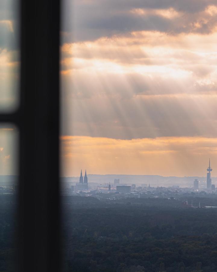 Althoff Grandhotel Schloss Bensberg แบร์กิชกลัดบัค ภายนอก รูปภาพ View of Frankfurt from the observation deck