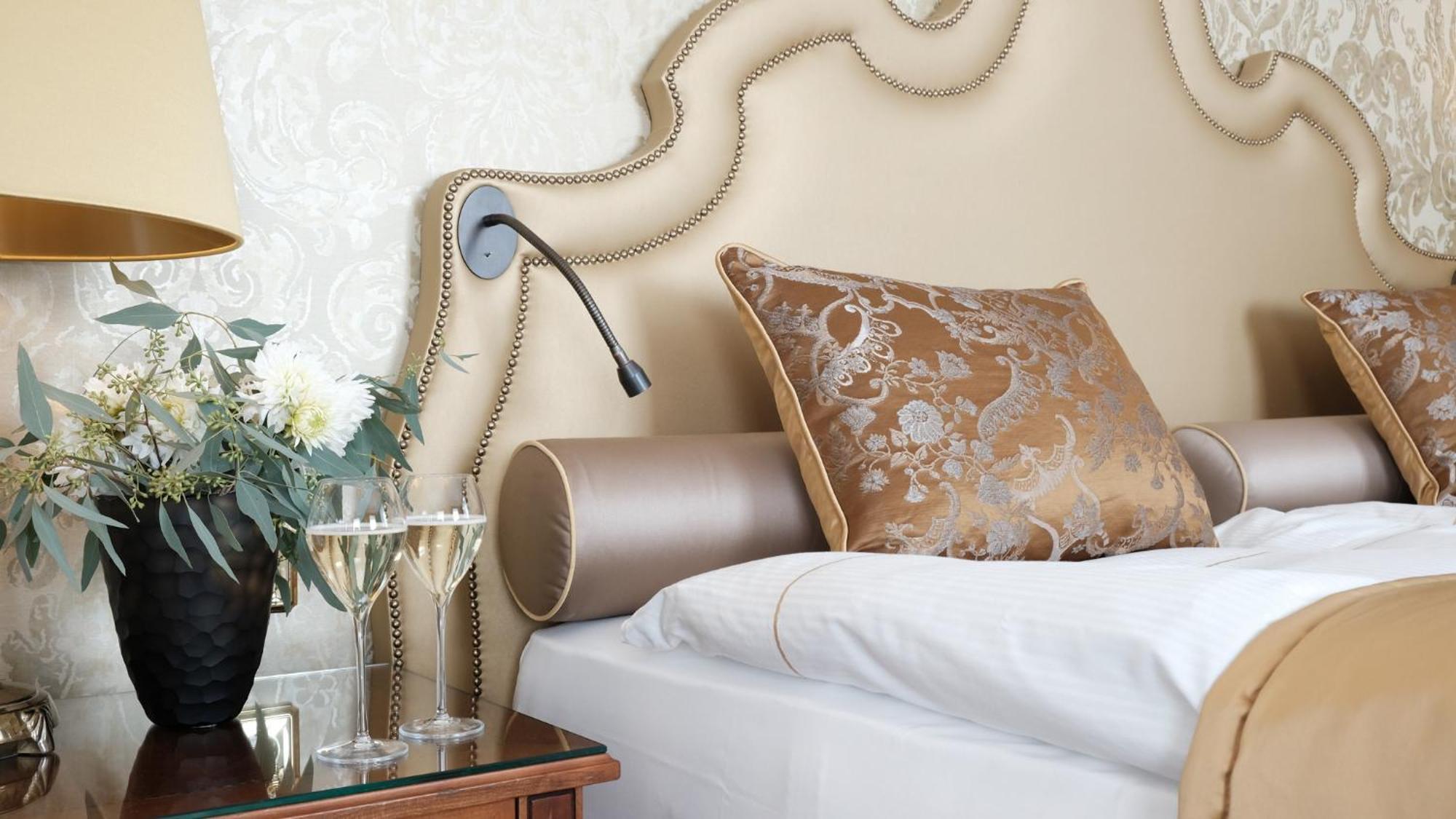 Althoff Grandhotel Schloss Bensberg แบร์กิชกลัดบัค ห้อง รูปภาพ A wall light