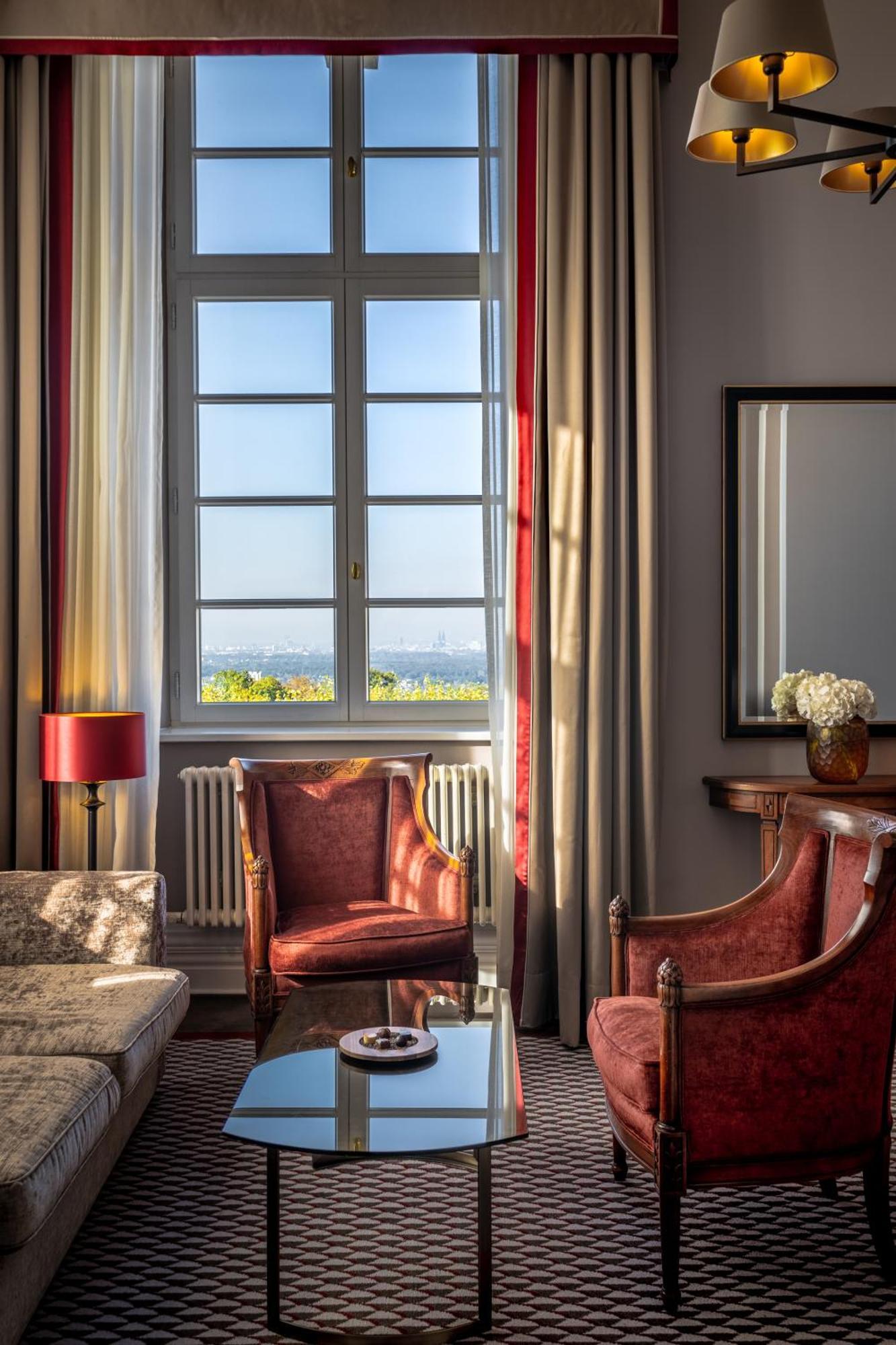Althoff Grandhotel Schloss Bensberg แบร์กิชกลัดบัค ภายนอก รูปภาพ A room at the Hotel de la Ville