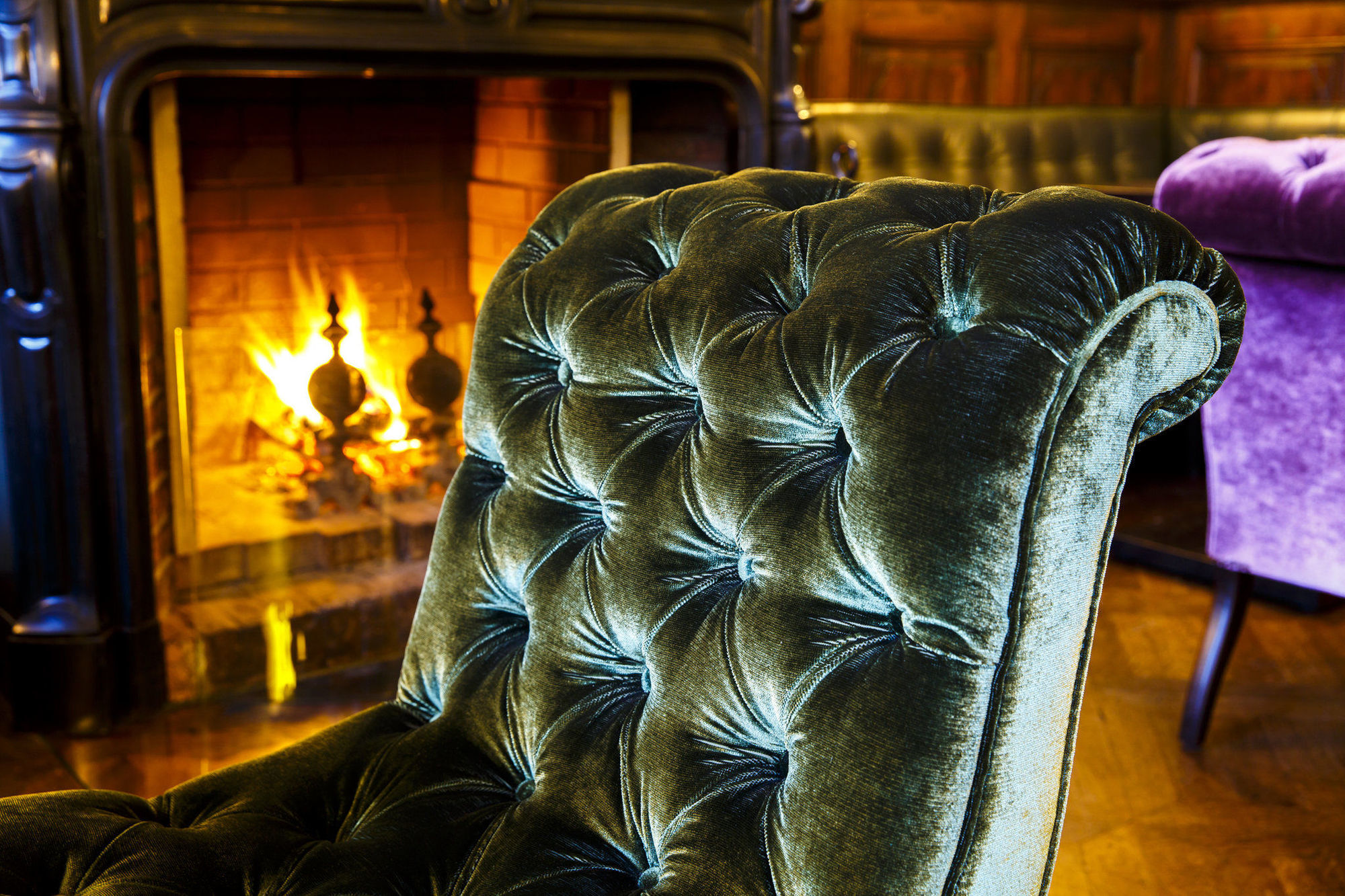Althoff Grandhotel Schloss Bensberg แบร์กิชกลัดบัค ภายนอก รูปภาพ A chair upholstered in velvet