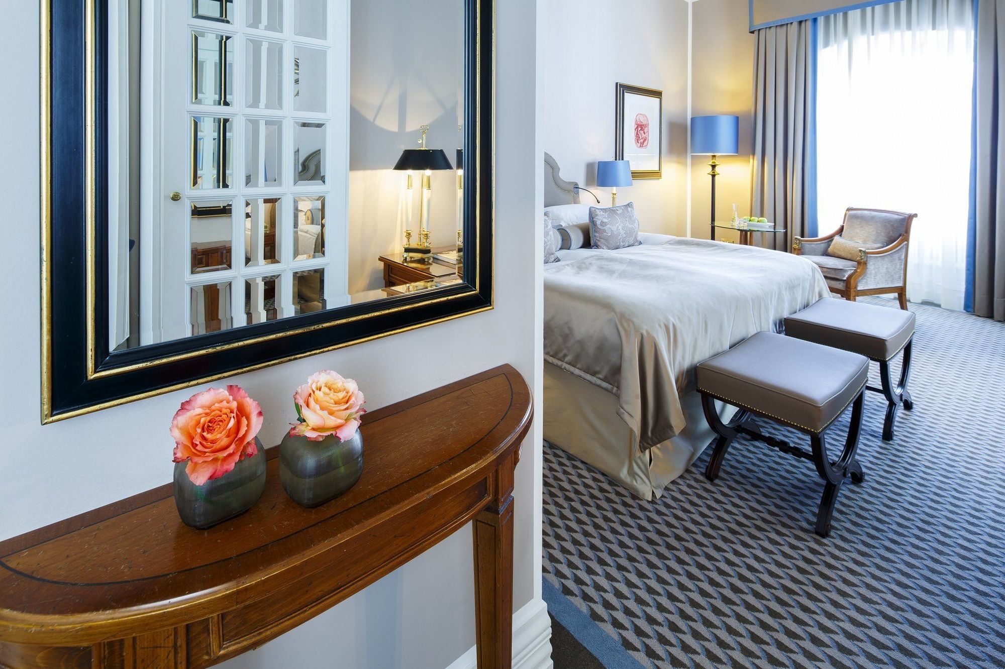 Althoff Grandhotel Schloss Bensberg แบร์กิชกลัดบัค ภายนอก รูปภาพ A room at the hotel