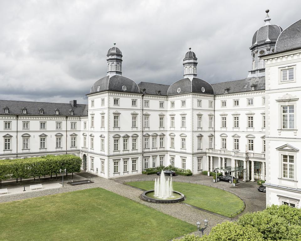 Althoff Grandhotel Schloss Bensberg แบร์กิชกลัดบัค ภายนอก รูปภาพ The former abbey of Kamp