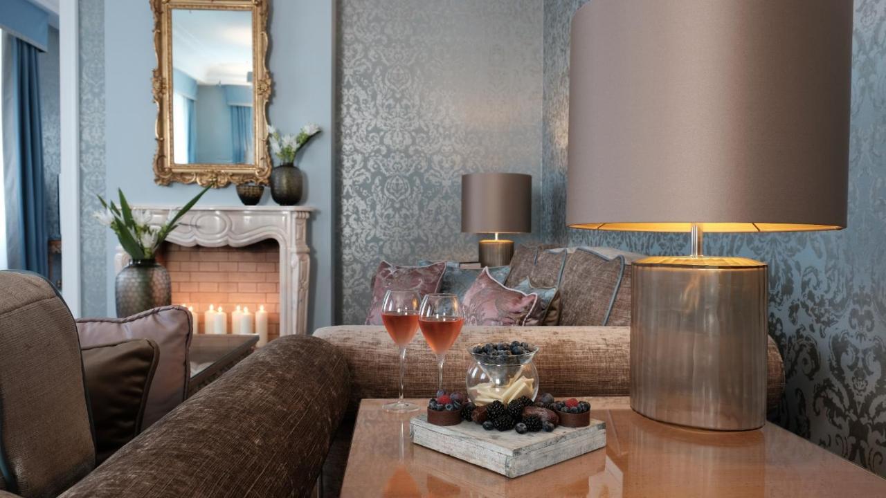 Althoff Grandhotel Schloss Bensberg แบร์กิชกลัดบัค ภายนอก รูปภาพ Interior of the hotel